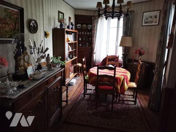 BRIOUZE: Proche tous commerces maison en pierres 4 chambres