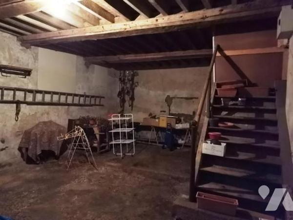 BRIOUZE: Proche tous commerces maison en pierres 4 chambres