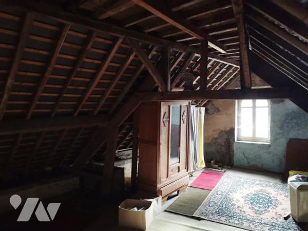 BRIOUZE: Proche tous commerces maison en pierres 4 chambres