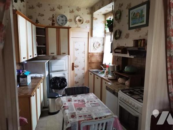 BRIOUZE: Proche tous commerces maison en pierres 4 chambres