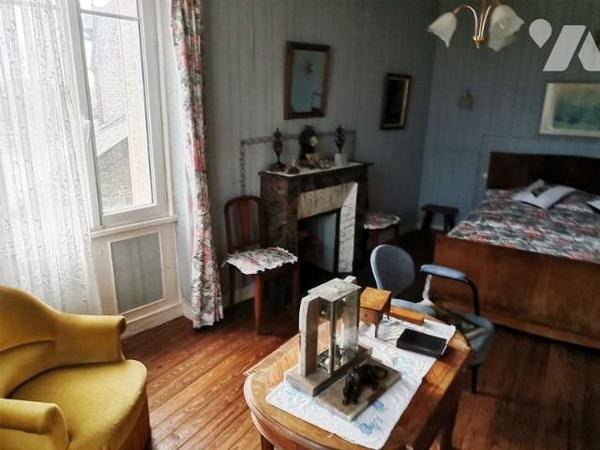 BRIOUZE: Proche tous commerces maison en pierres 4 chambres