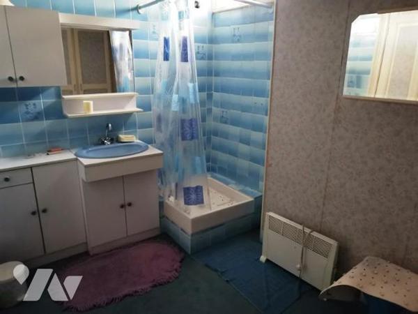 BRIOUZE: Proche tous commerces maison en pierres 4 chambres