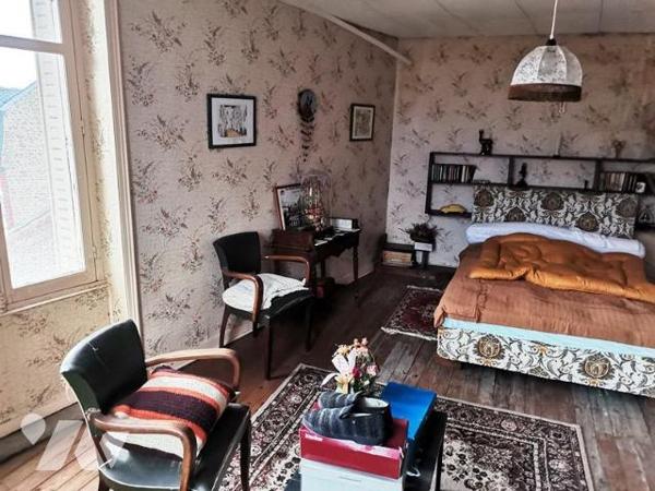 BRIOUZE: Proche tous commerces maison en pierres 4 chambres