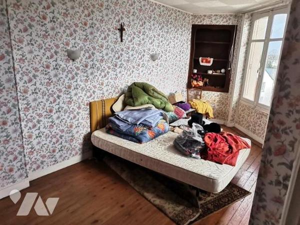 BRIOUZE: Proche tous commerces maison en pierres 4 chambres