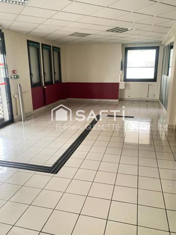Vente de bureaux de 1658m2 sur 2 niveaux + parking