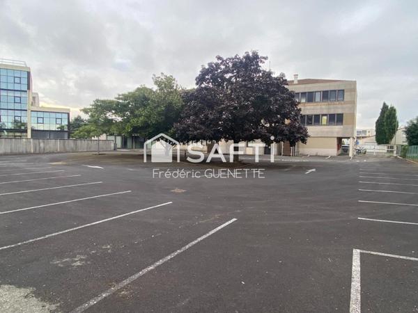 Vente de bureaux de 1658m2 sur 2 niveaux + parking