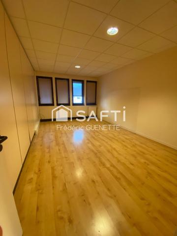 Vente de bureaux de 1658m2 sur 2 niveaux + parking