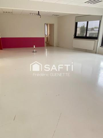 Vente de bureaux de 1658m2 sur 2 niveaux + parking