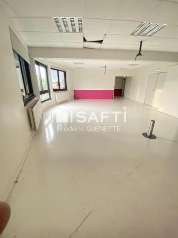 Vente de bureaux de 1658m2 sur 2 niveaux + parking