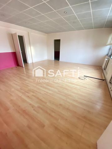 Vente de bureaux de 1658m2 sur 2 niveaux + parking