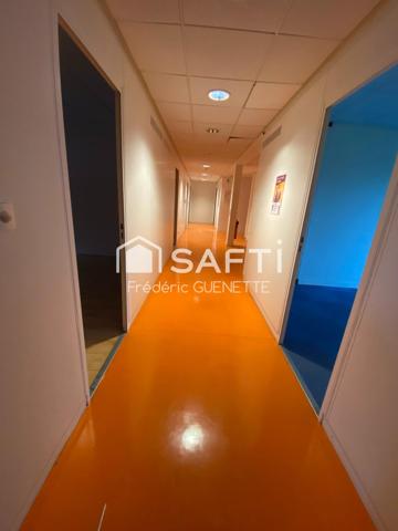 Vente de bureaux de 1658m2 sur 2 niveaux + parking