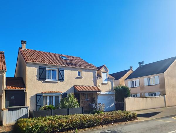 Maison 7 pièce(s) 126 m2  Savigny Le Temple Bourg