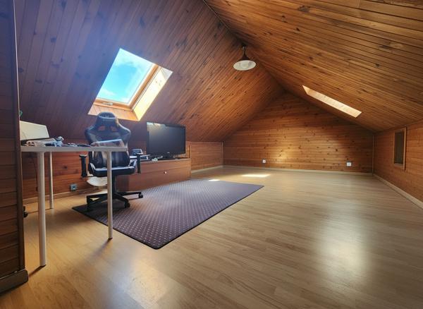 Maison 7 pièce(s) 126 m2  Savigny Le Temple Bourg