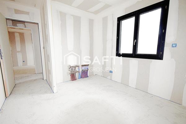 Villa neuve  T4   de 105 m²   avec terrain clos et garage