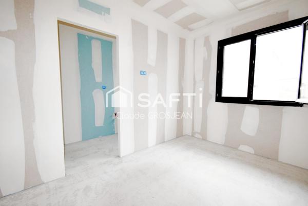 Villa neuve  T4   de 105 m²   avec terrain clos et garage