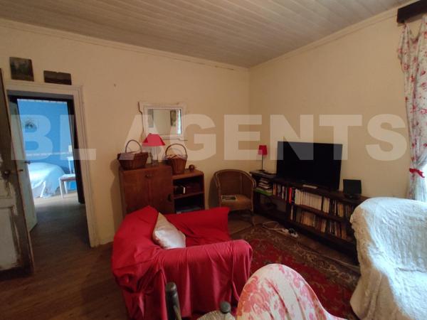 maison en pierres à la campagne