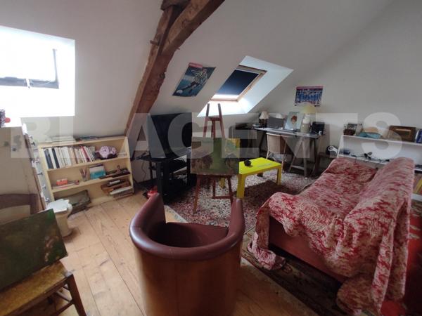 maison en pierres à la campagne