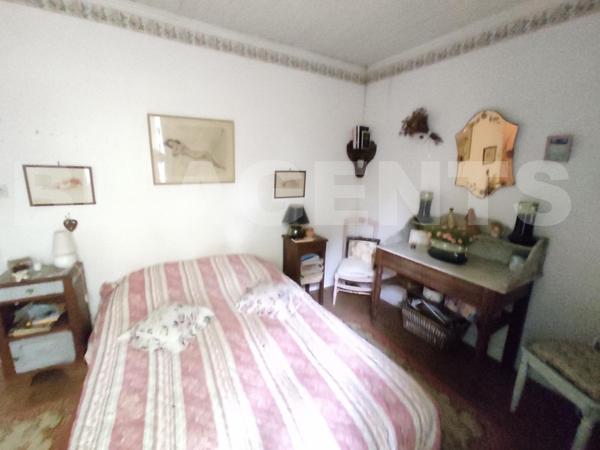 maison en pierres à la campagne