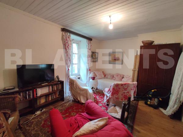 maison en pierres à la campagne