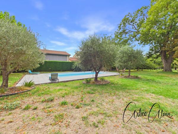 Maison bourgeoise XIXᵉ – 331 m² – appartement indépendant – piscine