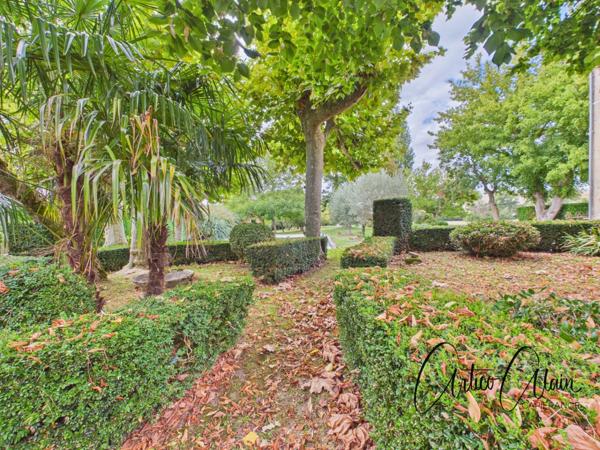Maison bourgeoise XIXᵉ – 331 m² – appartement indépendant – piscine