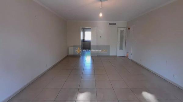 Location                                                      Appartement
                        
                     3 pièces                      71 m2                     à Saint-Aygulf