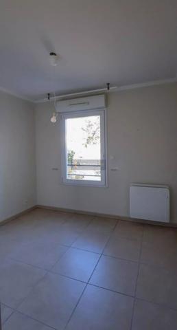 Location                                                      Appartement
                        
                     3 pièces                      71 m2                     à Saint-Aygulf
