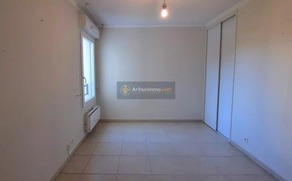 Location                                                      Appartement
                        
                     3 pièces                      71 m2                     à Saint-Aygulf