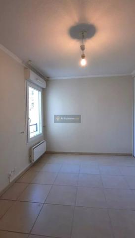 Location                                                      Appartement
                        
                     3 pièces                      71 m2                     à Saint-Aygulf