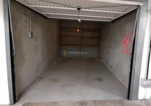 Location                                                      Appartement
                        
                     3 pièces                      71 m2                     à Saint-Aygulf
