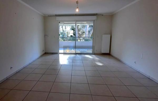 Location                                                      Appartement
                        
                     3 pièces                      71 m2                     à Saint-Aygulf
