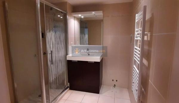 Location                                                      Appartement
                        
                     3 pièces                      71 m2                     à Saint-Aygulf