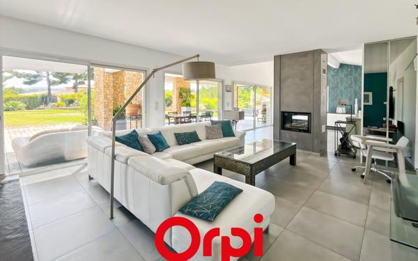 Maison à vendre    6 pièces •  La Cadière-d'Azur