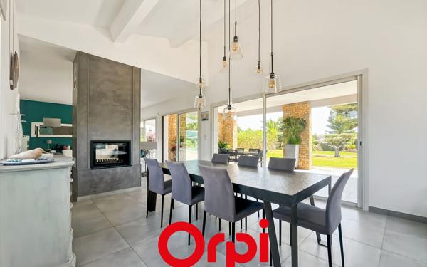 Maison à vendre    6 pièces •  La Cadière-d'Azur