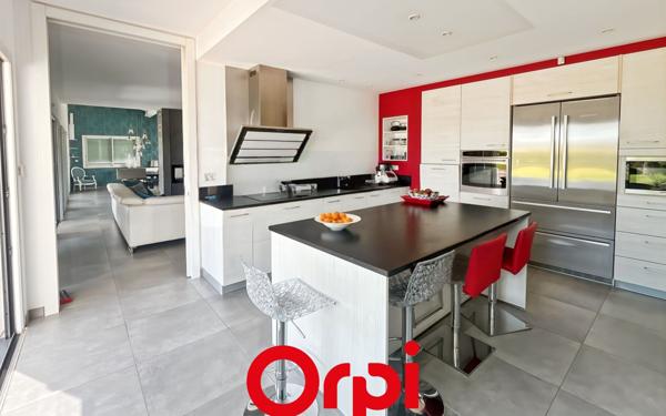 Maison à vendre    6 pièces •  La Cadière-d'Azur