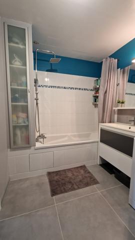 A proximité des commodités Lorousaines.