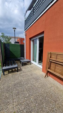 A proximité des commodités Lorousaines.