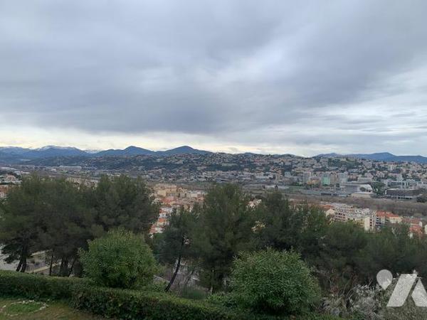 Appartement spacieux sur les collines de St Laurent du var