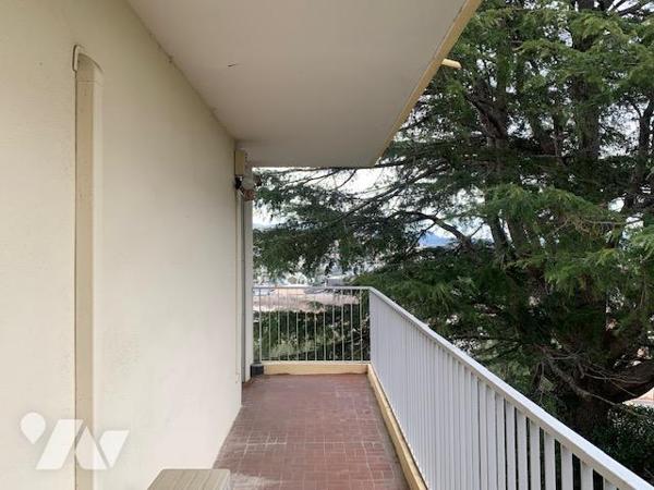 Appartement spacieux sur les collines de St Laurent du var