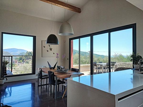 Maison à vendre    6 pièces •  Coaraze