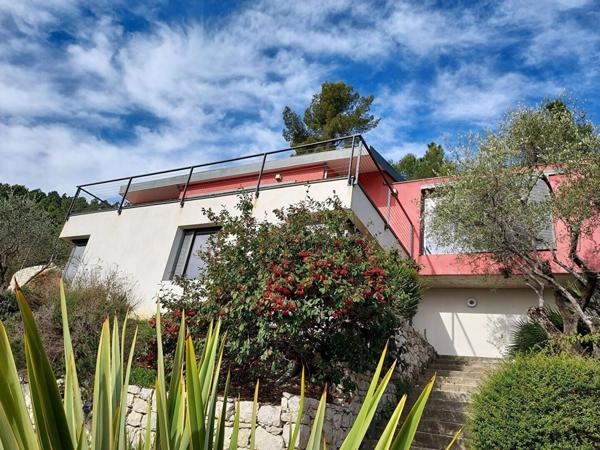 Maison à vendre    6 pièces •  Coaraze