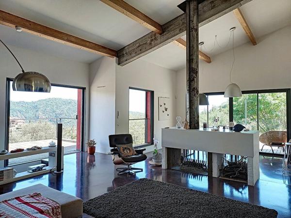 Maison à vendre    6 pièces •  Coaraze