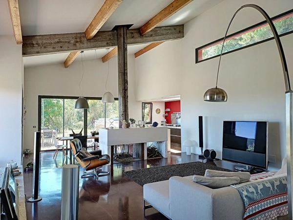 Maison à vendre    6 pièces •  Coaraze