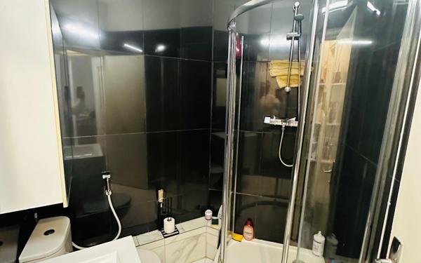 Appartement à vendre    3 pièces • 38,40 m2 Paris 18