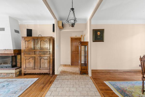 Une maison des années1930 dans son écrin de verdure