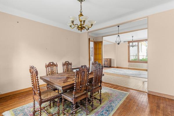 Une maison des années1930 dans son écrin de verdure
