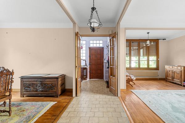 Une maison des années1930 dans son écrin de verdure