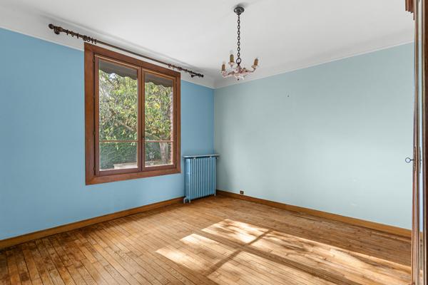 Une maison des années1930 dans son écrin de verdure