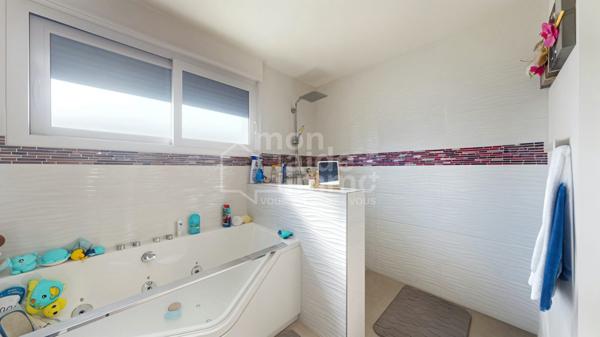 Belle maison 4 chambres avec grand garage et piscine