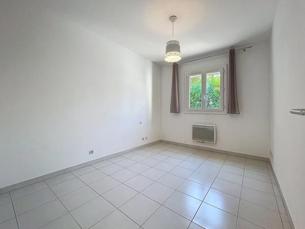 Maison à vendre 4 pièces de plain pied, SAINT GEORGES D'ORQUES (34)+ 454 m2 de terrain piscinable+ garage+ parking